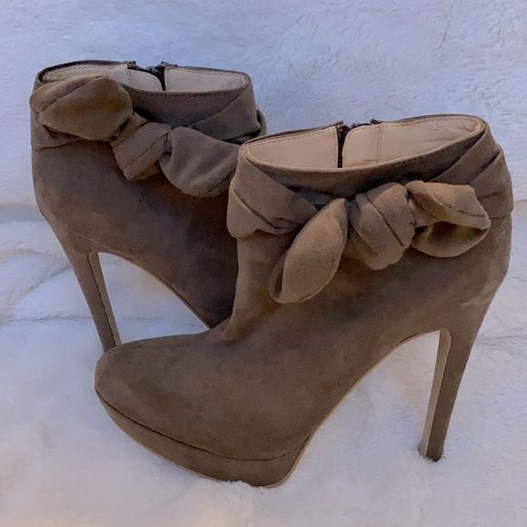 Justfab 3inch bootie heel with side bow Size 7.5 - Picture 1 of 5